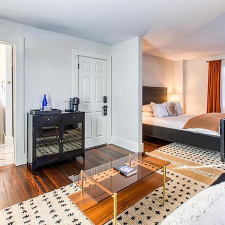 Doctor Sax House Hotel Lenox Exterior photo